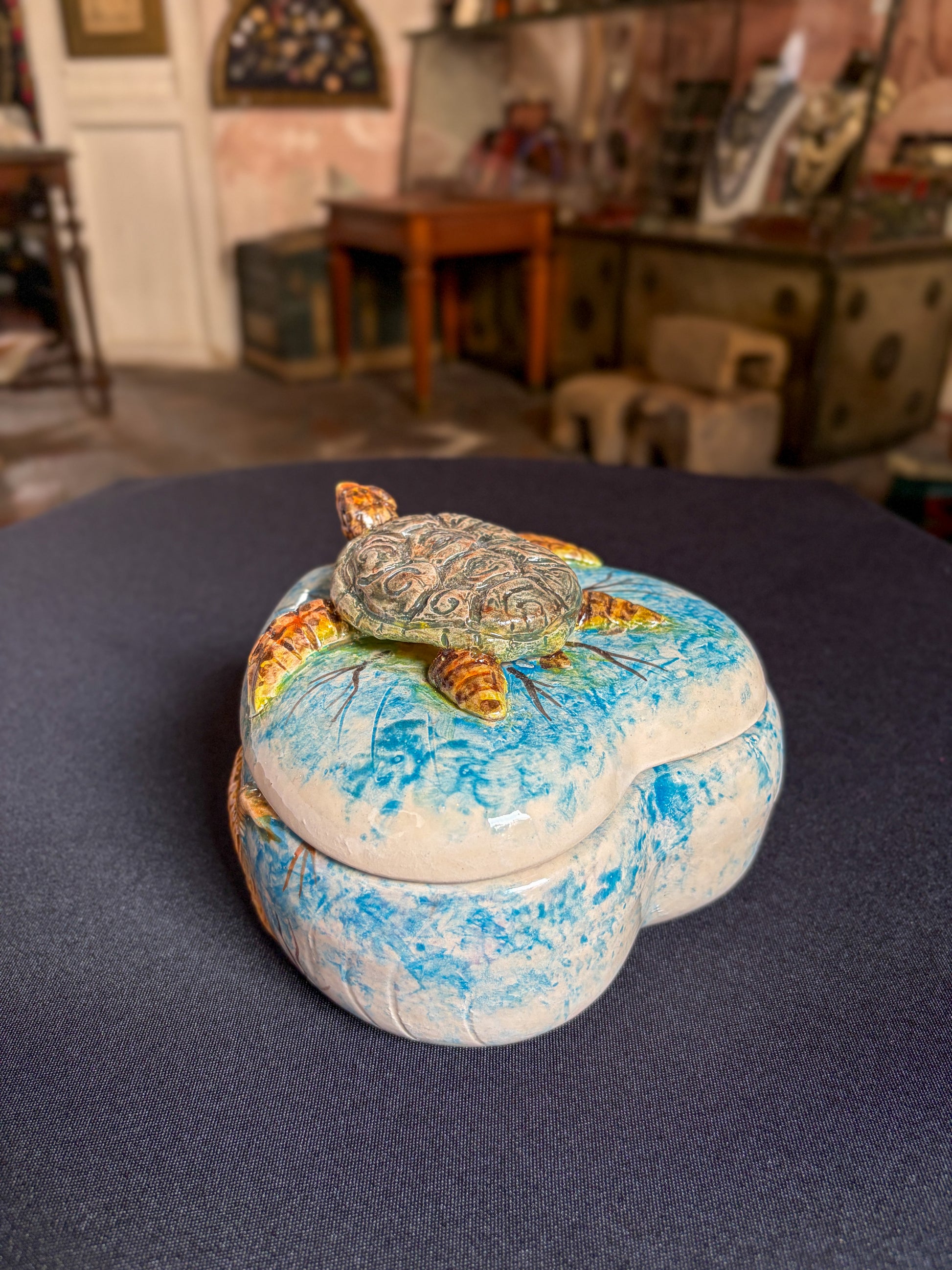 Hand-painted ceramic heart-shaped jewelry box with turtle, Cuernavaca Morelos Mexico, 2025, Mexican folk art, turtle lid detail