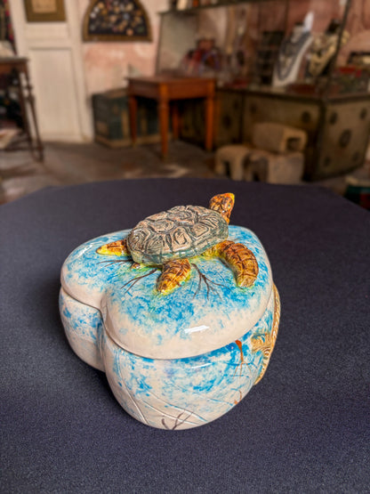 Hand-painted ceramic heart-shaped jewelry box with turtle, Cuernavaca Morelos Mexico, 2025, Mexican folk art, three-quarter view, full box with lid