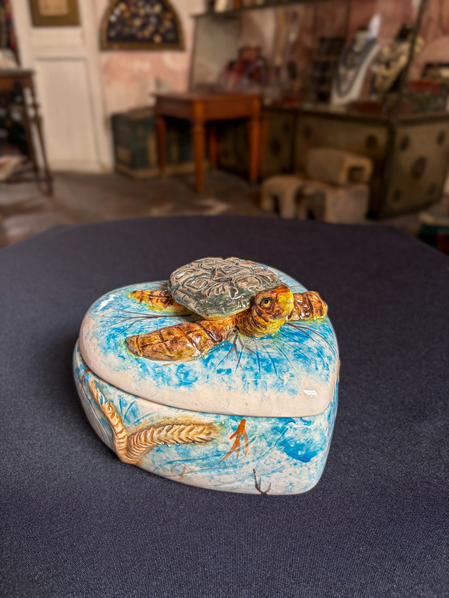 Hand-painted ceramic heart-shaped jewelry box with turtle, Cuernavaca Morelos Mexico, 2025, Mexican folk art, painted turtle, box body side
