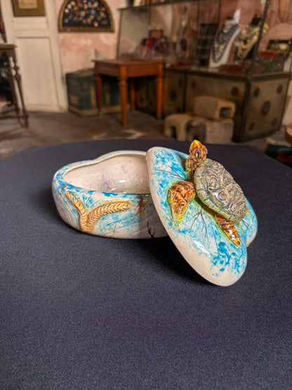 Hand-painted ceramic heart-shaped jewelry box with turtle, Cuernavaca Morelos Mexico, 2025, Mexican folk art, lid ajar, open interior cavity