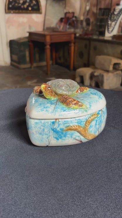 Alhajero de Corazón con Tortuga / Heart-Shaped Jewelry Box with Turtle