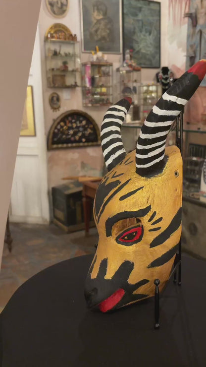 Máscara Chivo Cuernos Rallados / Shaved Horn Goat Mask